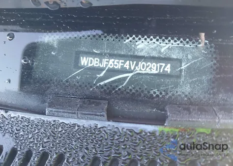 1997 Mercedes-Benz E 320 z USA, uszkodzony, nr VIN WDBJF55F4VJ029174